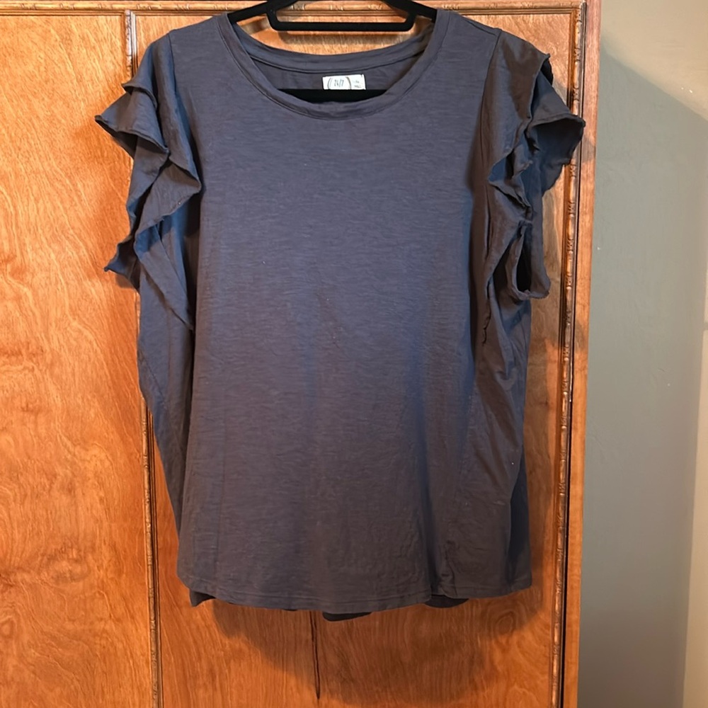 Maurices 24 seven women’s T-shirt size 1X with ruffled sleeve